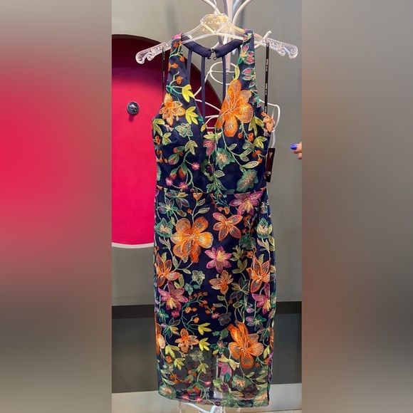 Guess dress-All Flower,very chic on- midi Size 2 can fit size 4 too-New With Tag - Picture 8 of 11